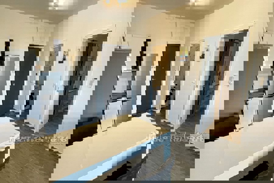 Appartamento con una camera da letto con piscina