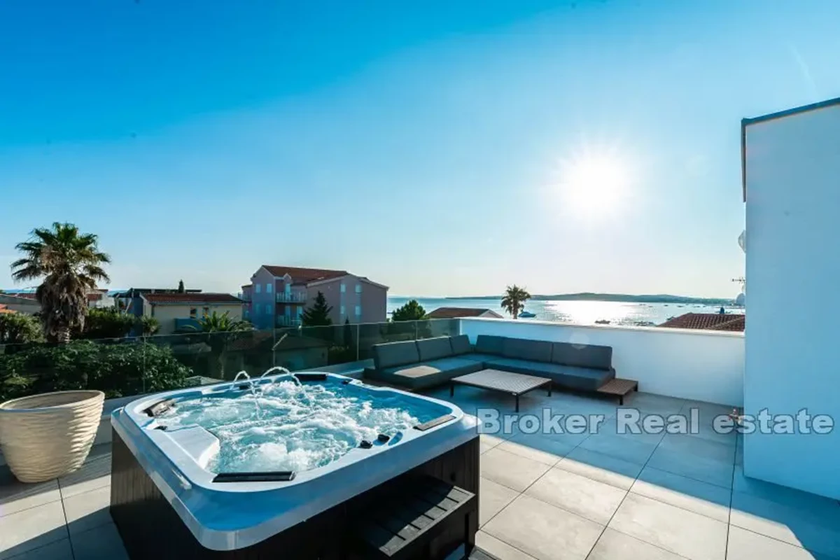 Casa bifamiliare con vista mare