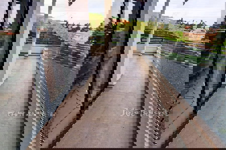 Moderno appartamento con due camere da letto con vista mare