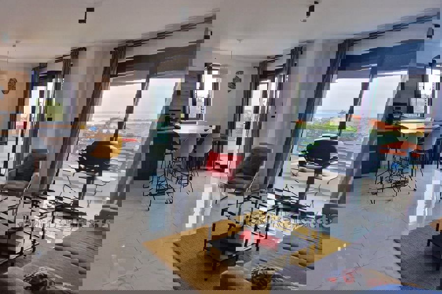 Moderno appartamento con due camere da letto con vista mare