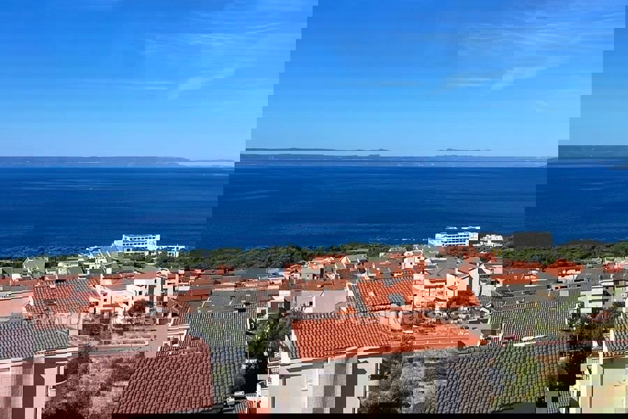 Trilocale lussuosamente arredato con vista mare