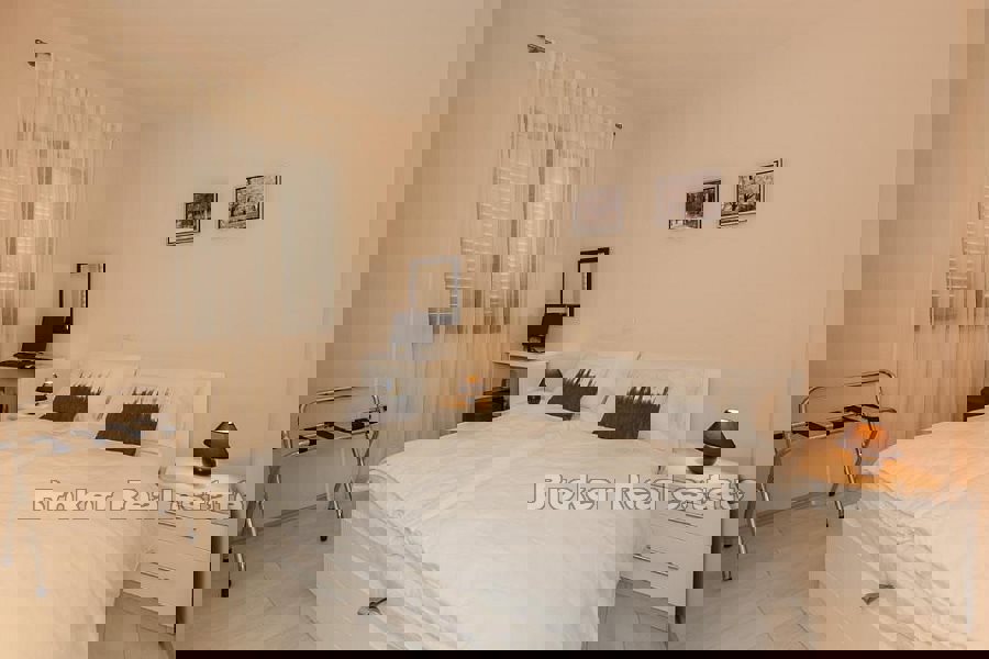 Casa con piscina e vista mare