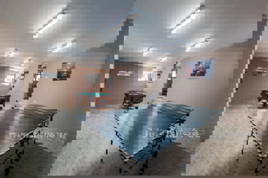 Casa con piscina e vista mare