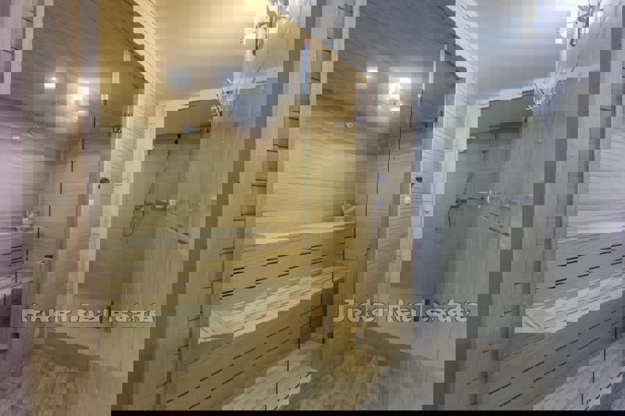 Casa con piscina e vista mare