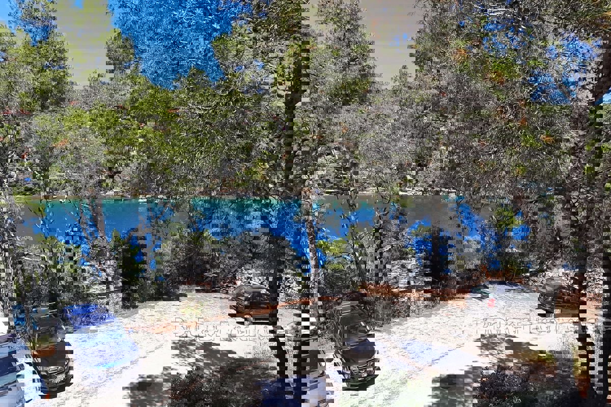 Palazzina al grezzo in prima fila dal mare