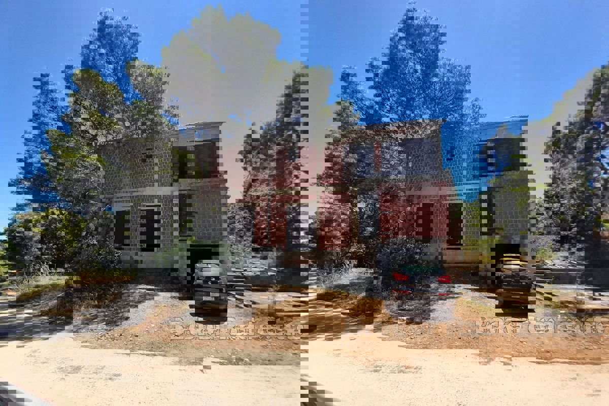 Palazzina al grezzo in prima fila dal mare