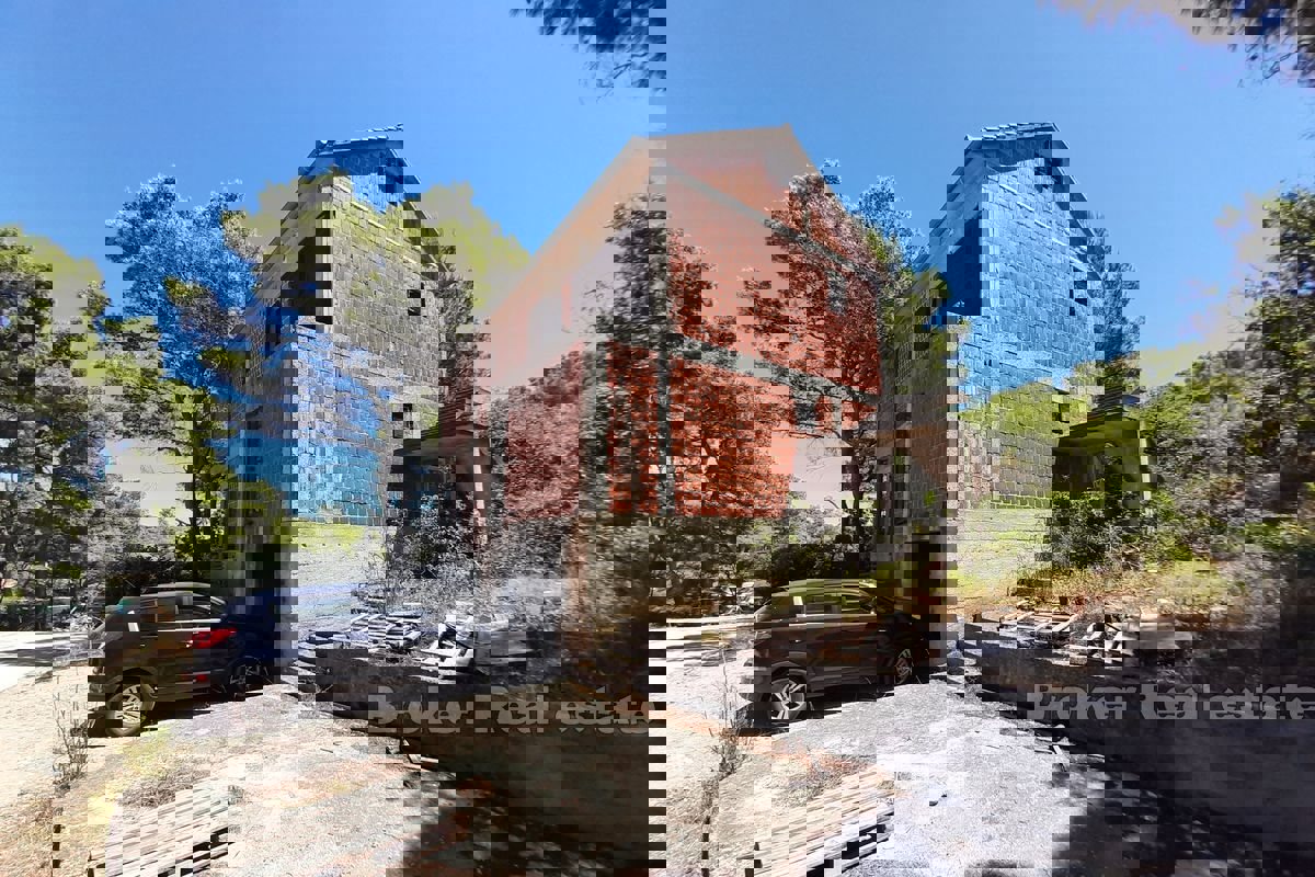 Palazzina al grezzo in prima fila dal mare