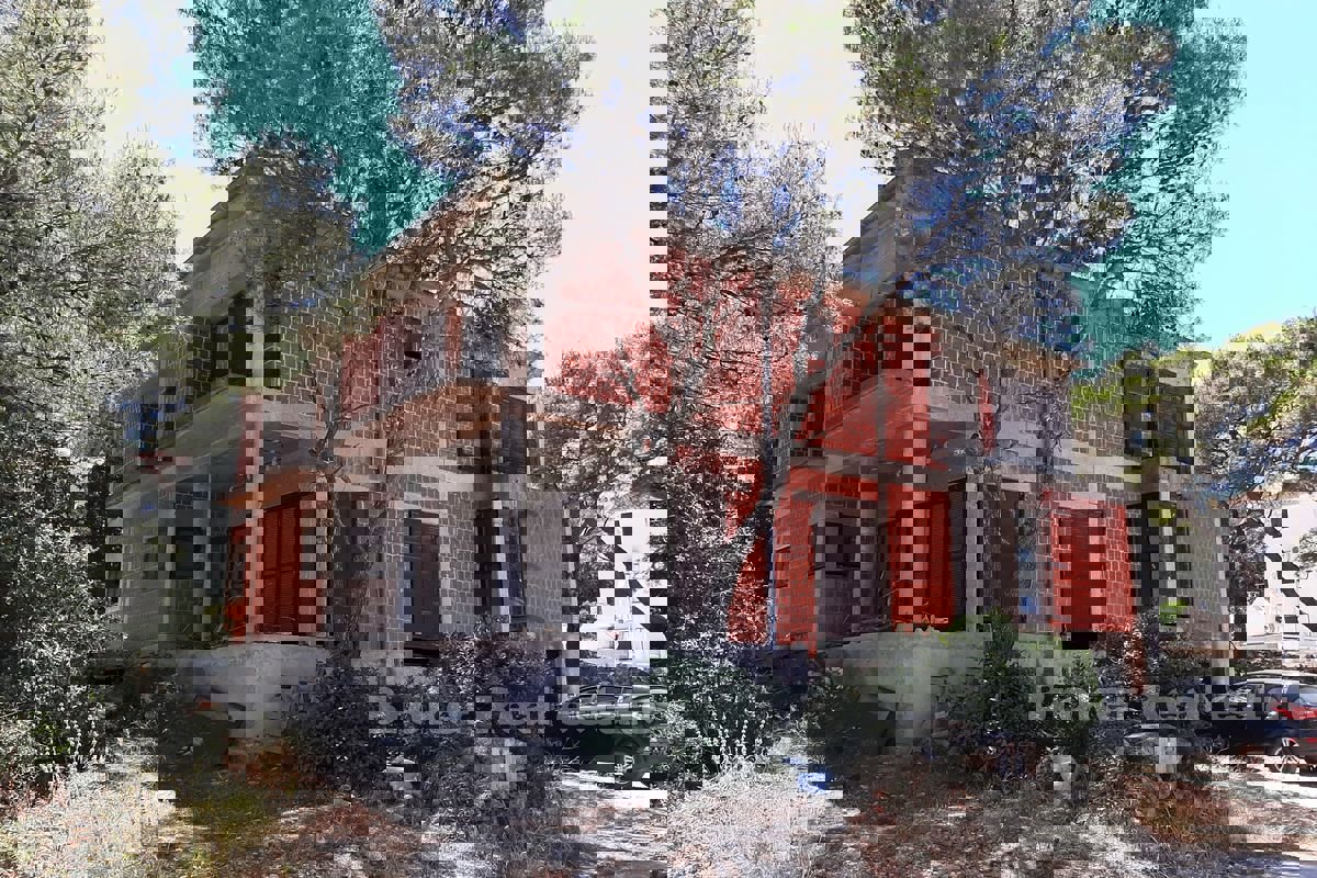 Palazzina al grezzo in prima fila dal mare