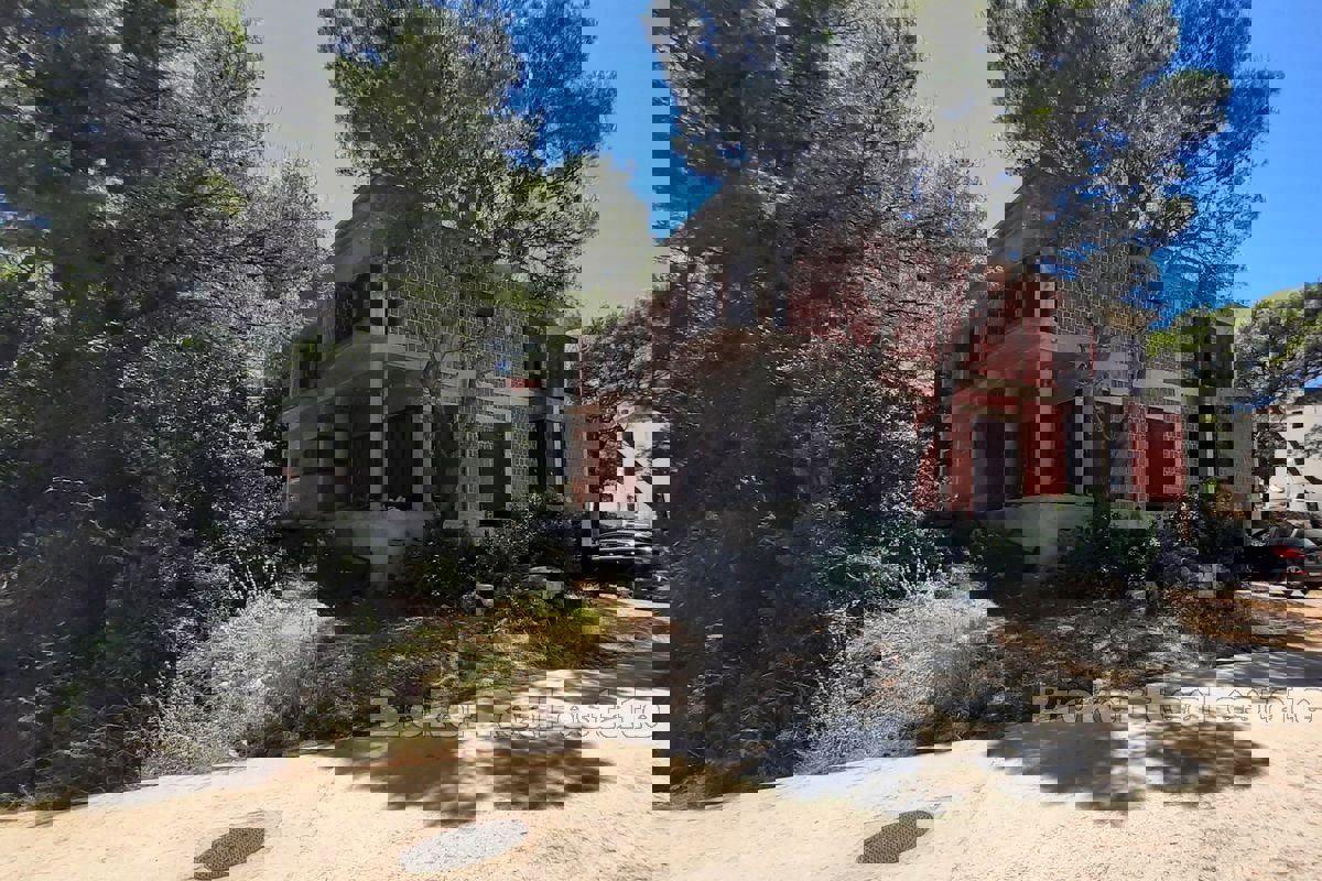 Palazzina al grezzo in prima fila dal mare