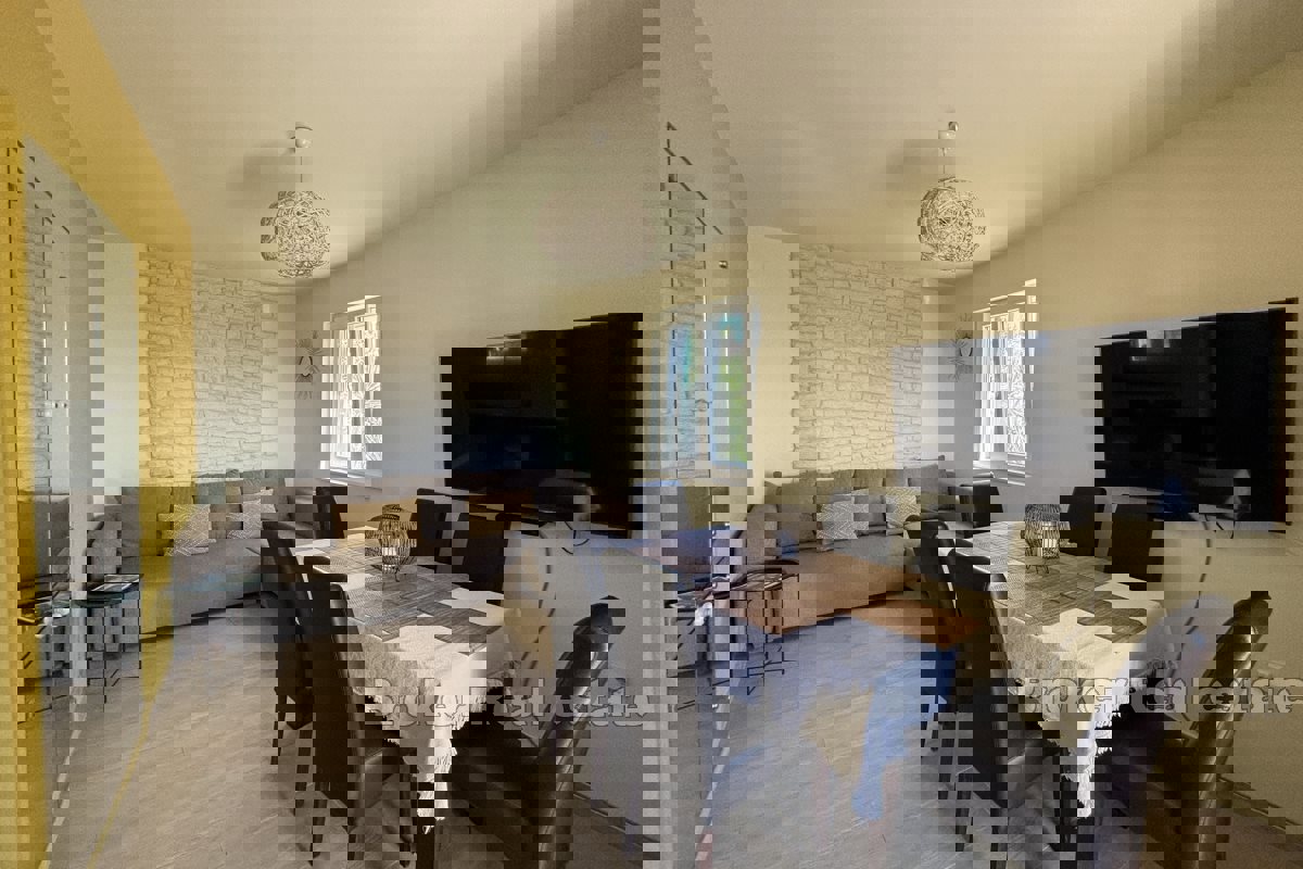 Casa bifamiliare vicino al mare