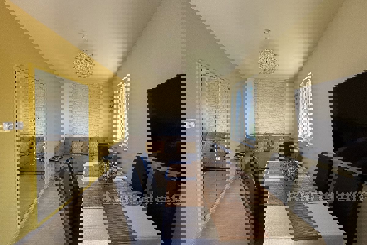 Casa bifamiliare vicino al mare