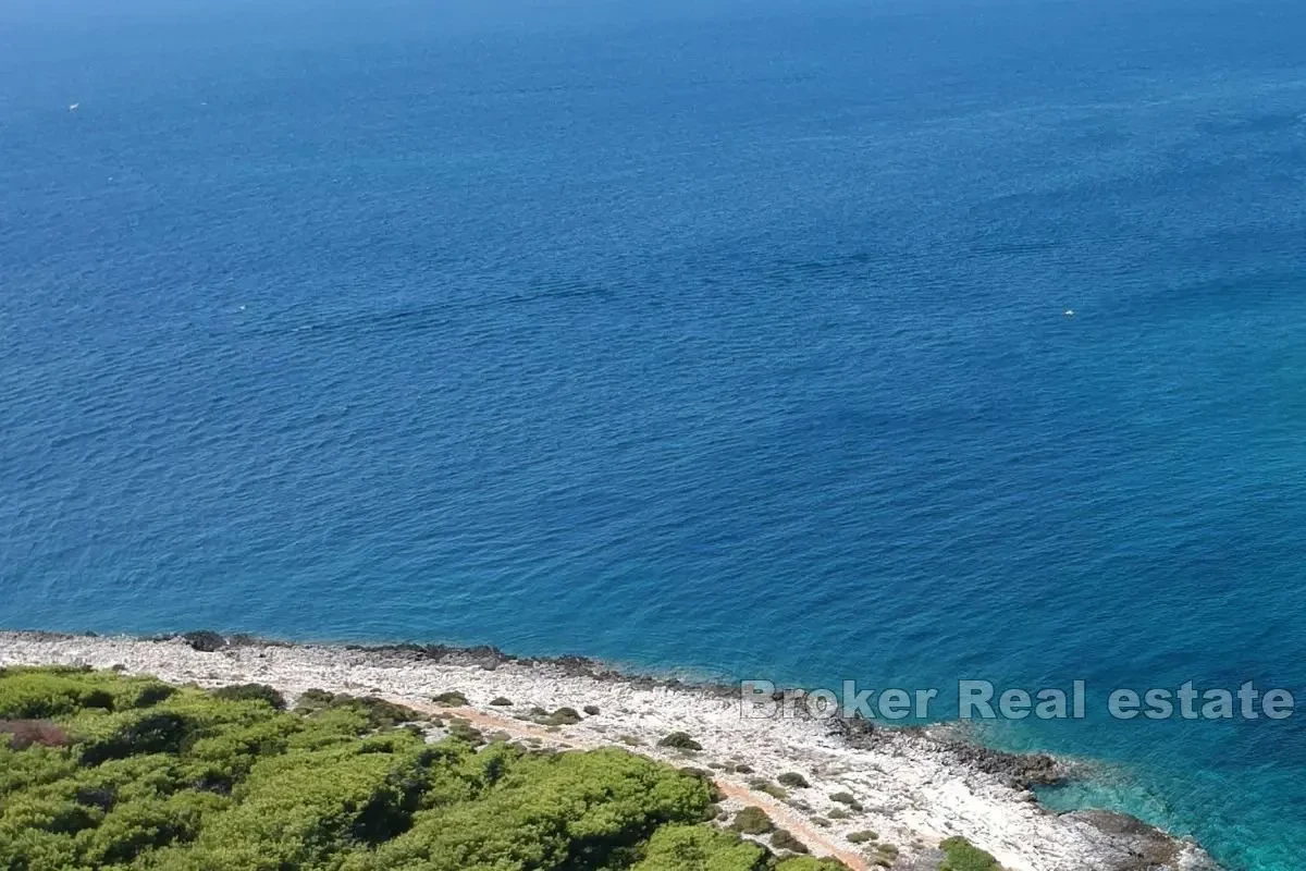 Terreno edificabile attraente, prima fila al mare