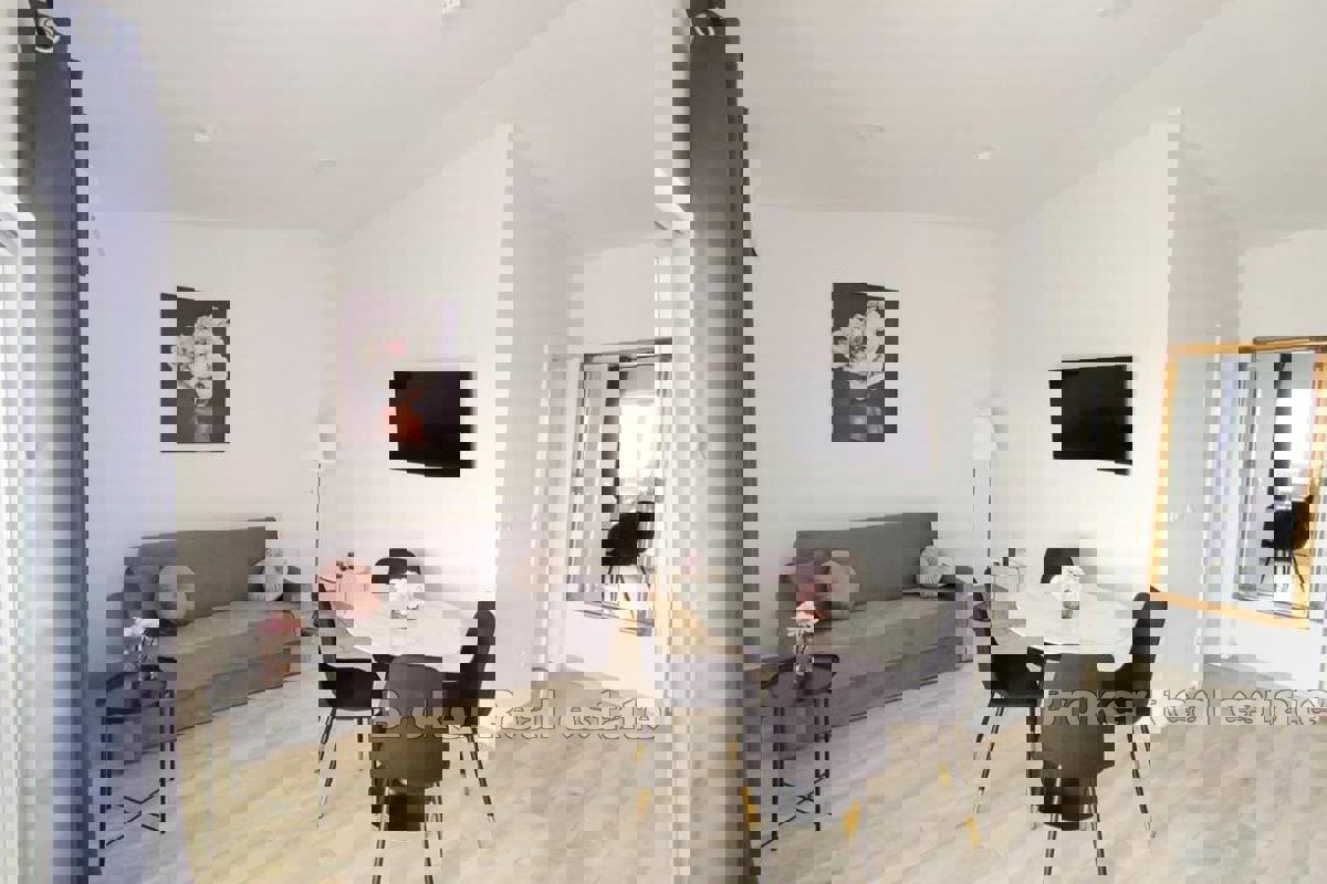 Casa con locale commerciale e terreno edificabile