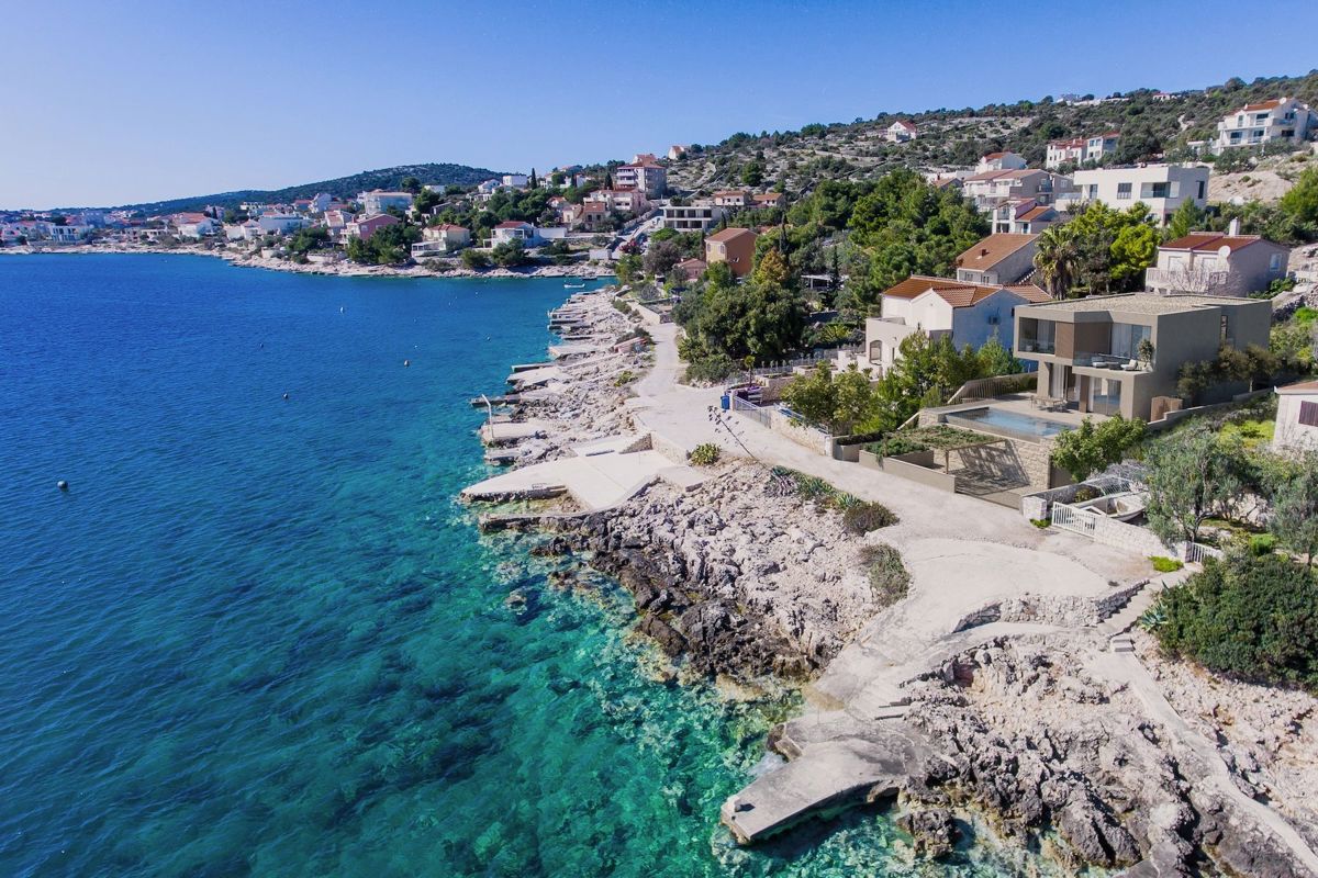 Villa attraente, prima fila al mare