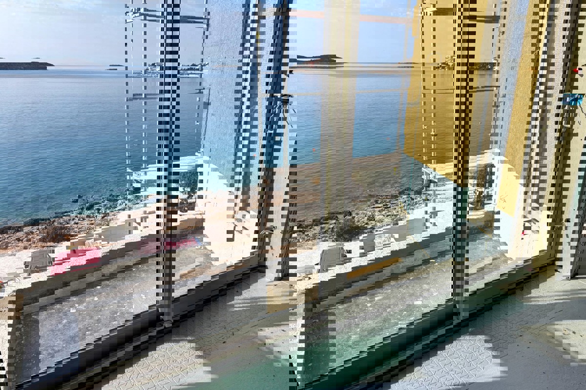 Villa attraente, prima fila al mare