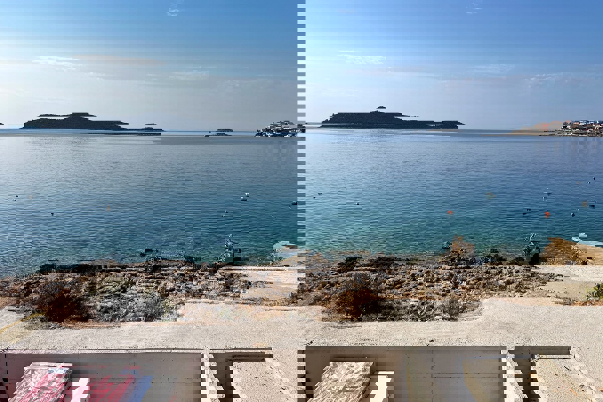 Villa attraente, prima fila al mare