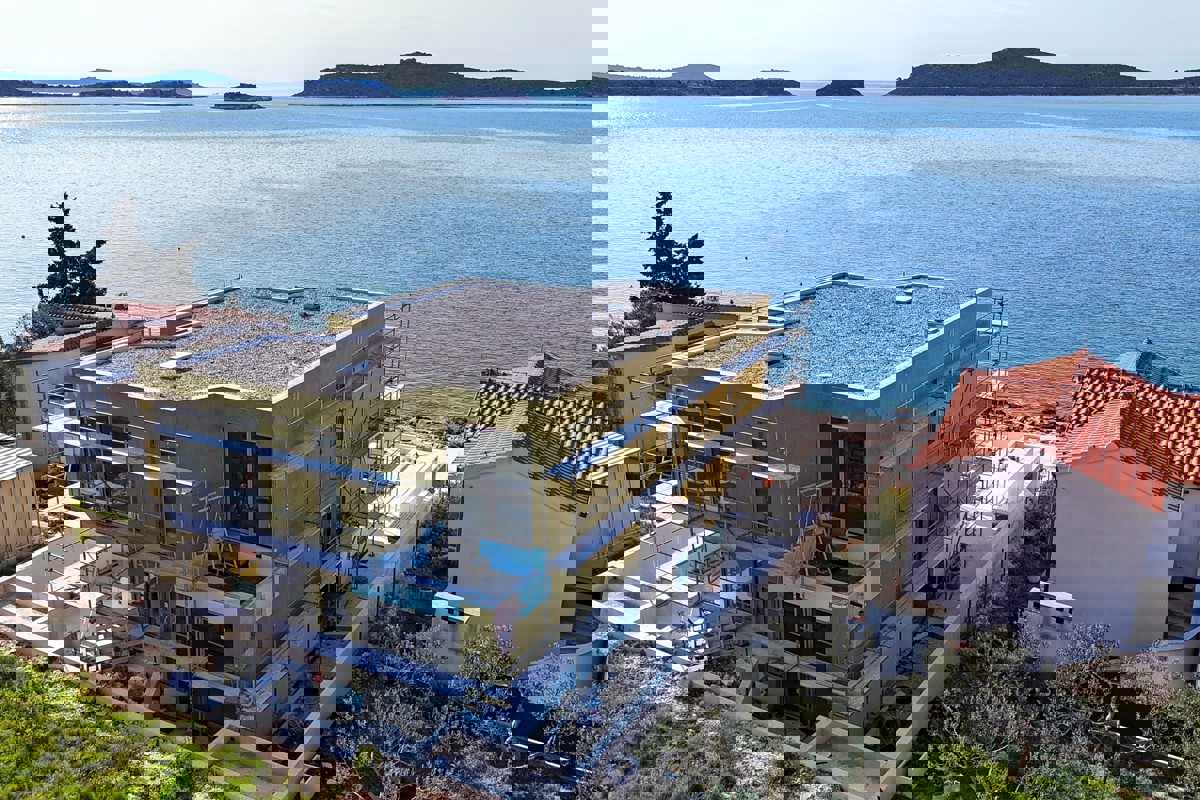 Villa attraente, prima fila al mare