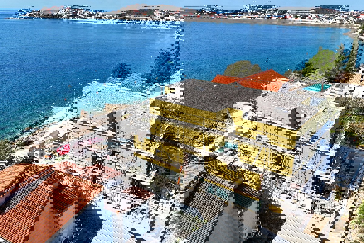 Villa attraente, prima fila al mare