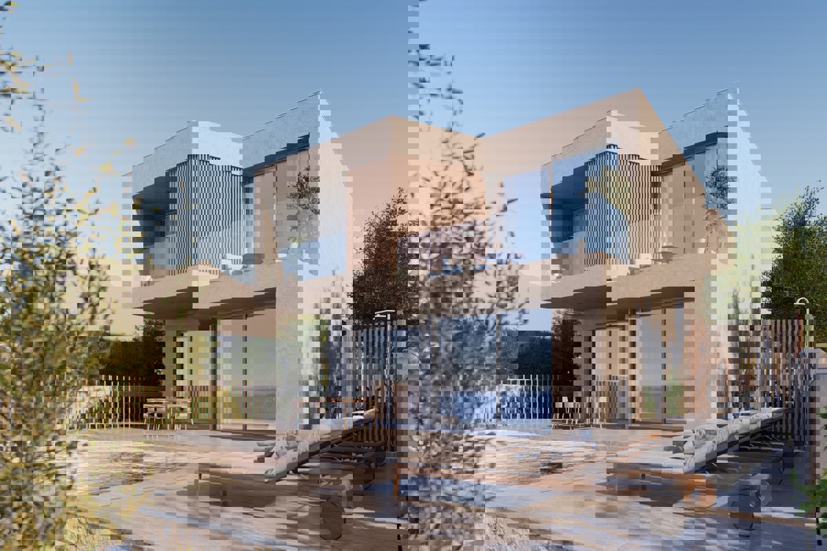 Villa attraente, prima fila al mare