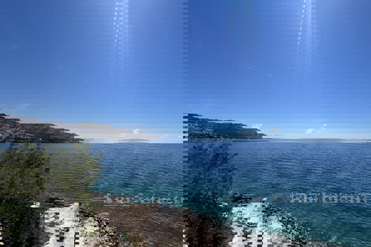 Interessante terreno edificabile prima fila al mare