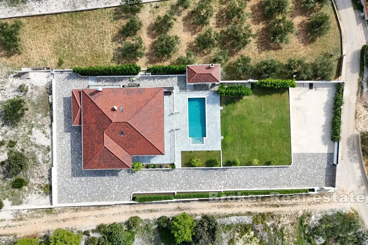 Bellissima villa moderna con piscina