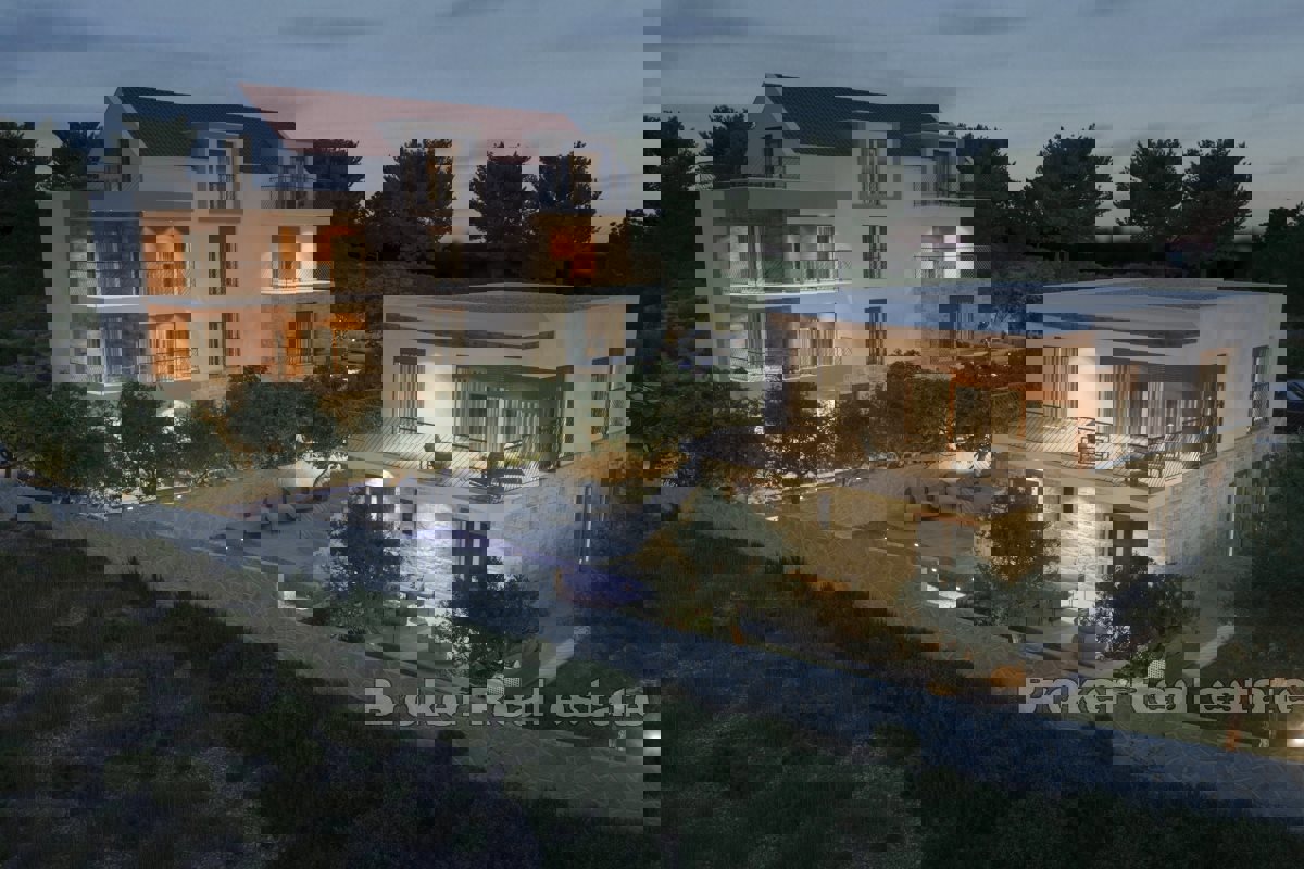 Villa moderna con piscina