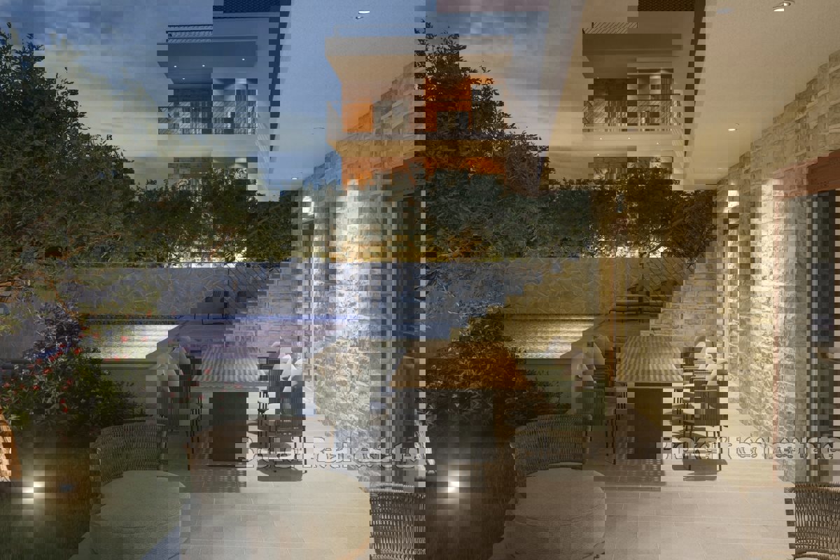 Villa moderna con piscina