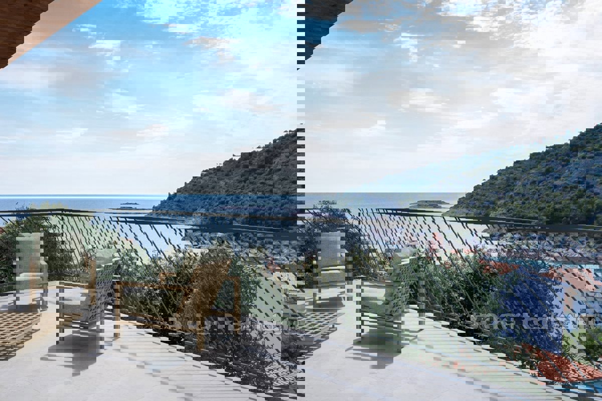 Villa moderna con piscina