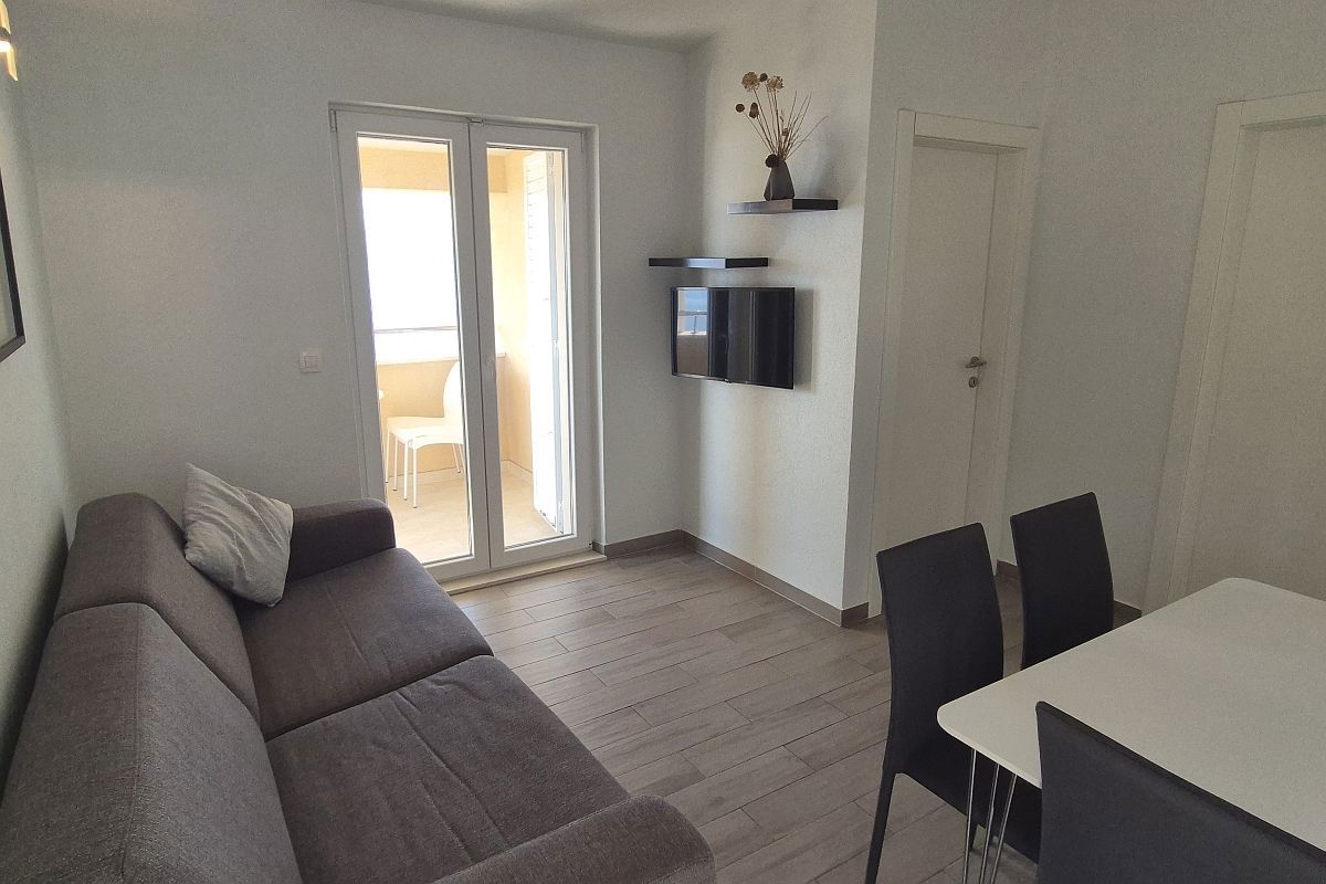 Casa con sette appartamenti e vista mare