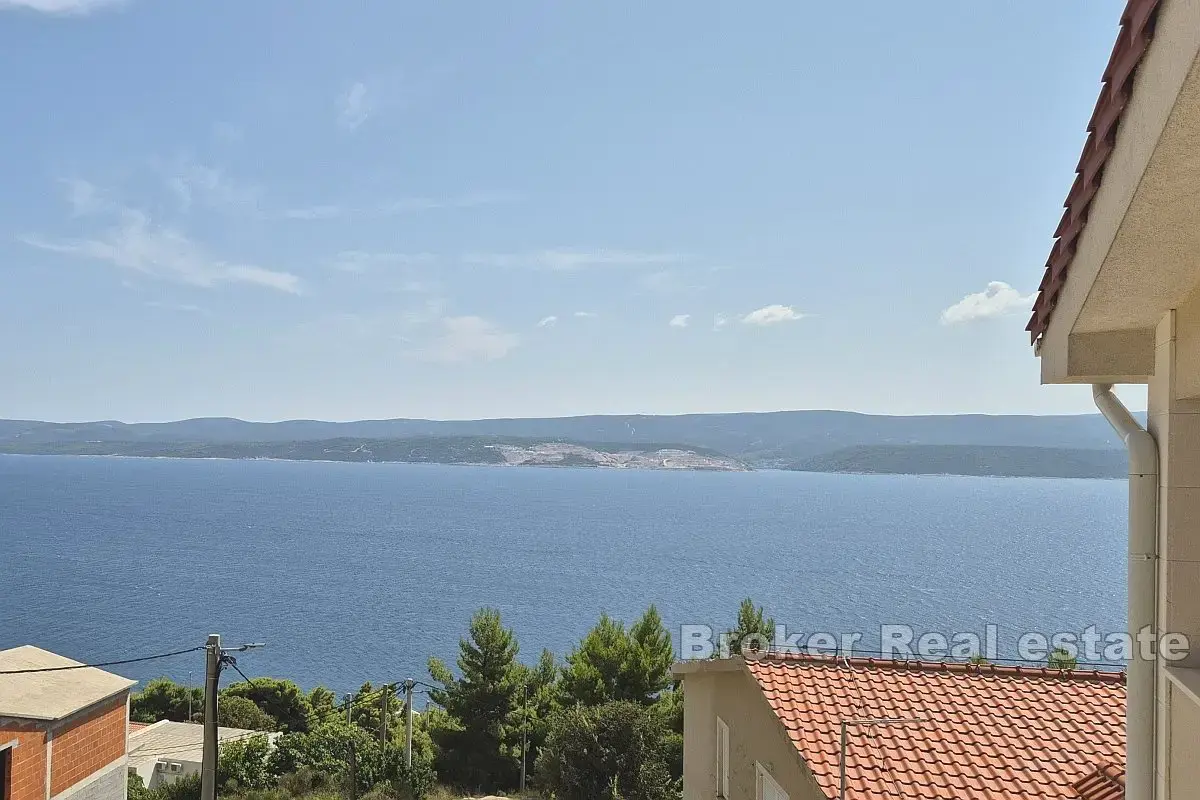 Casa con sette appartamenti e vista mare