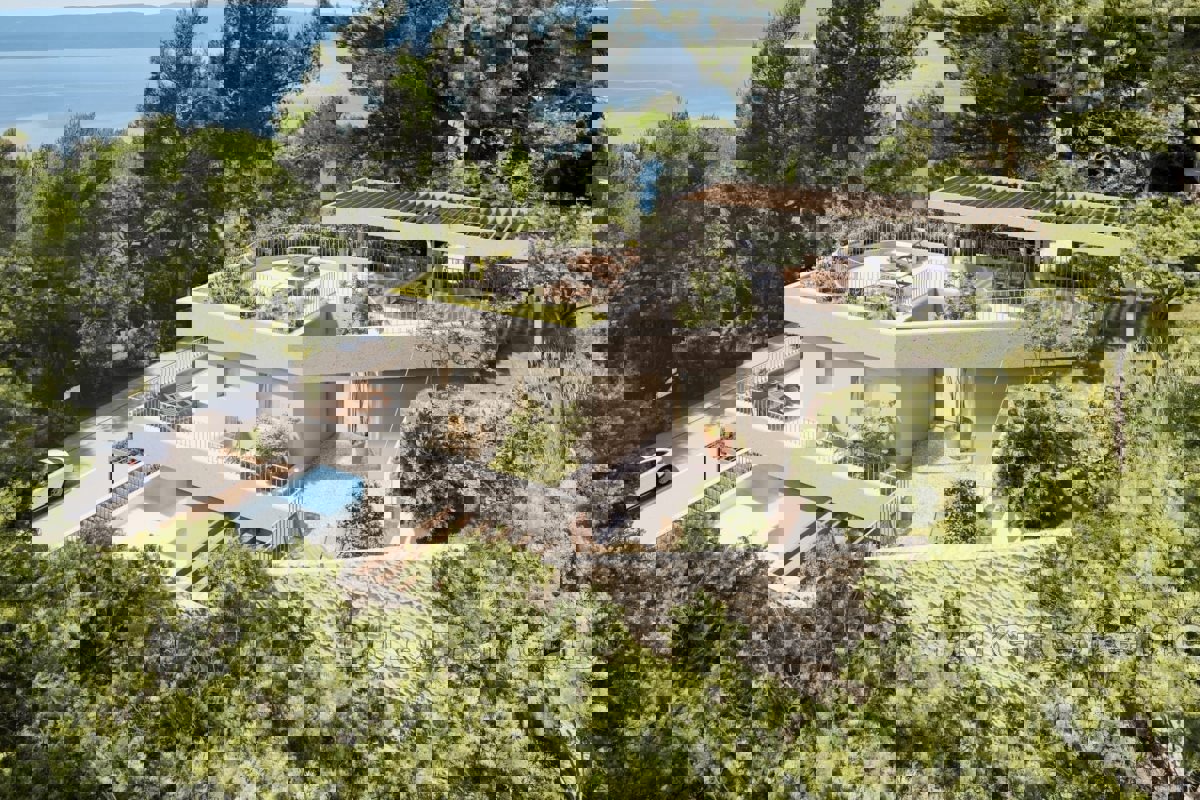 Terreno con vista mare e concessione edilizia