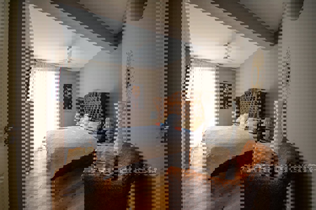 Villa con piscina, vicino al mare