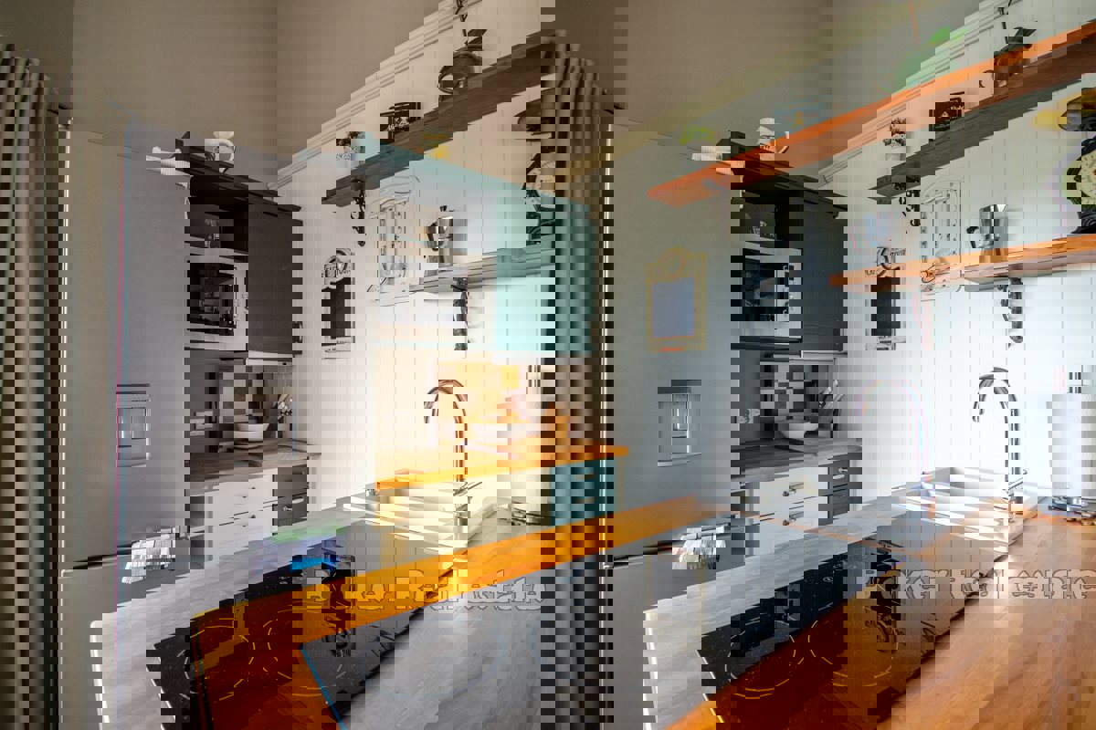 Villa con piscina, vicino al mare