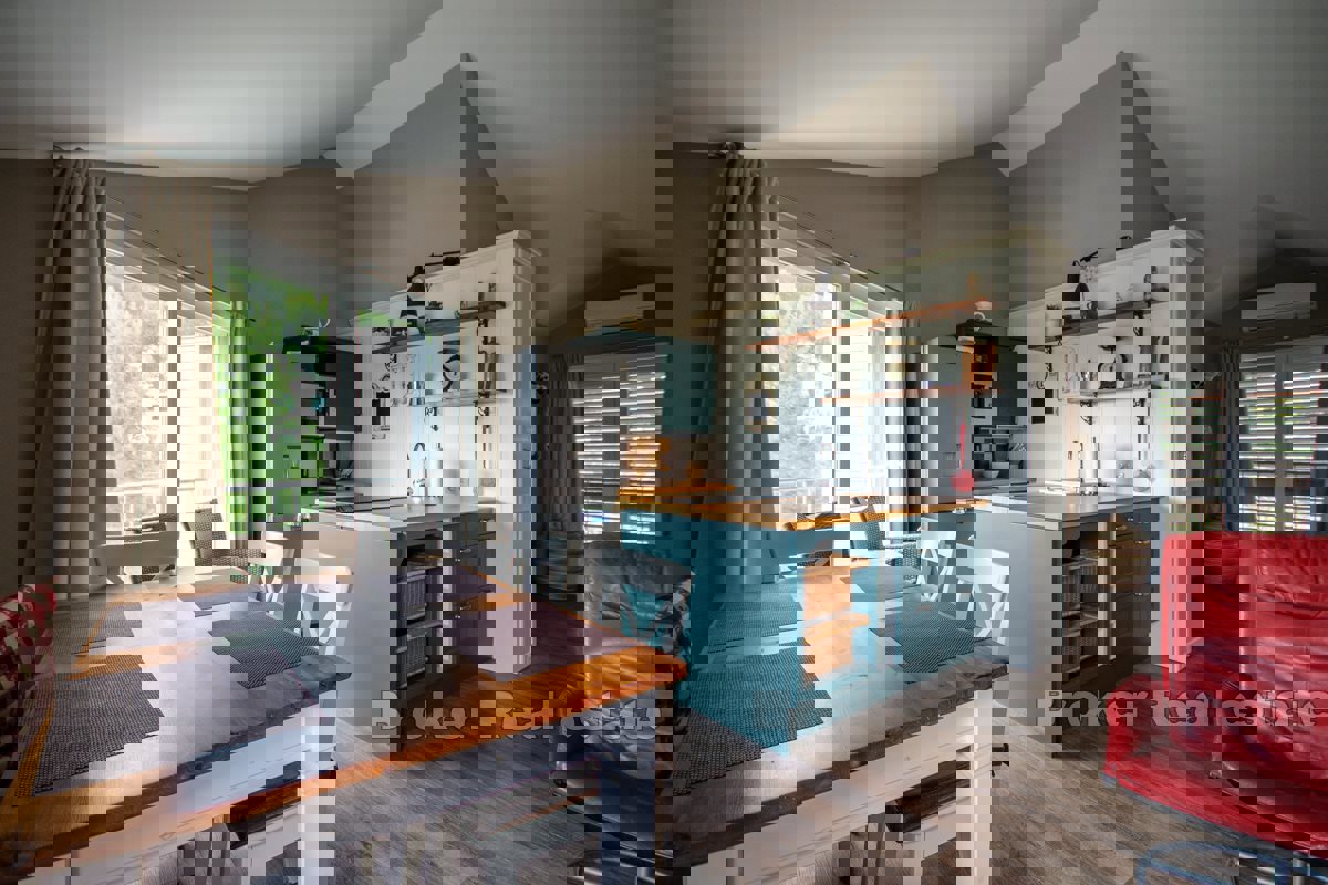 Villa con piscina, vicino al mare