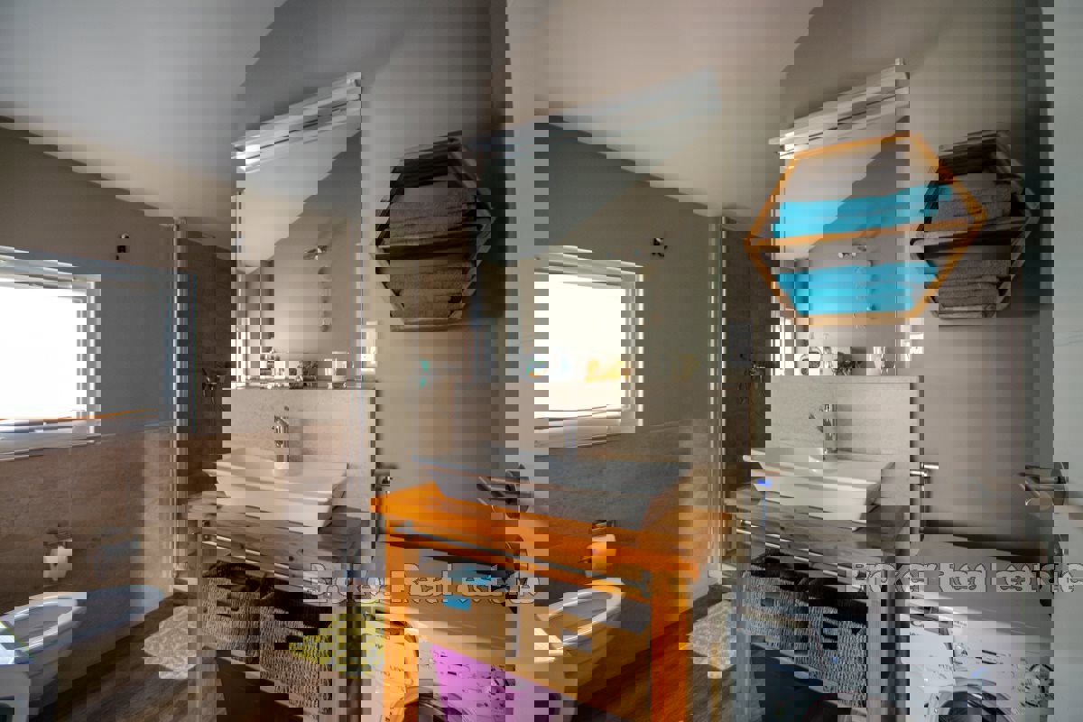 Villa con piscina, vicino al mare