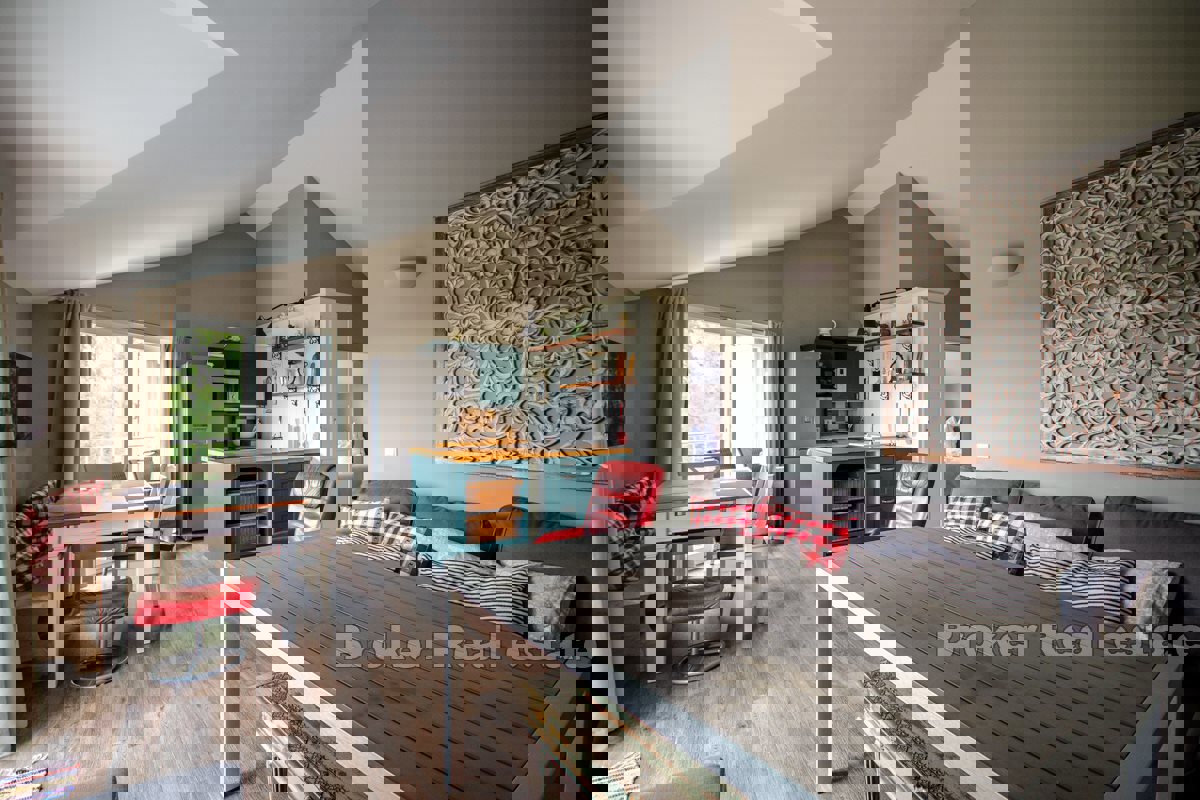 Villa con piscina, vicino al mare