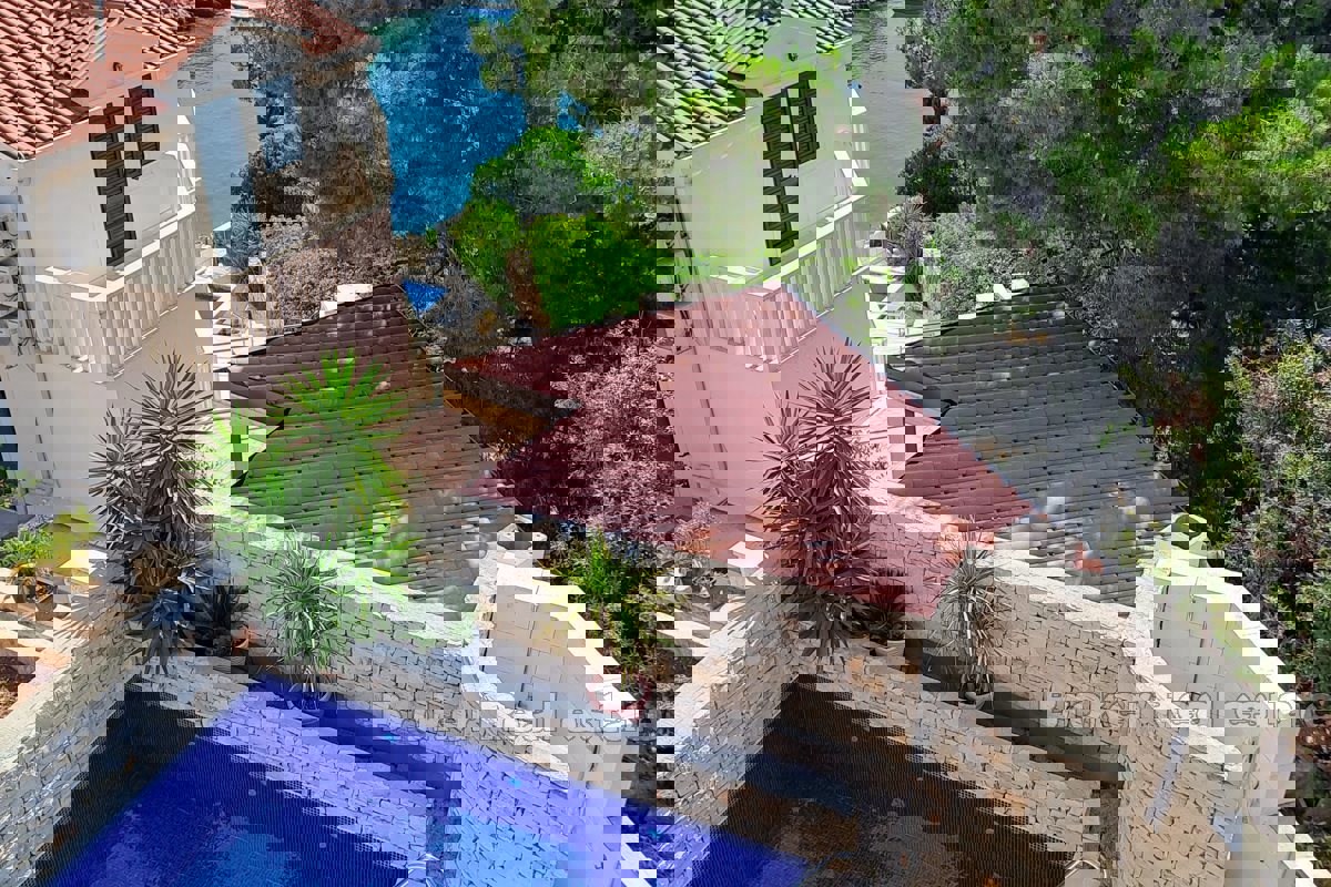 Villa con piscina, vicino al mare