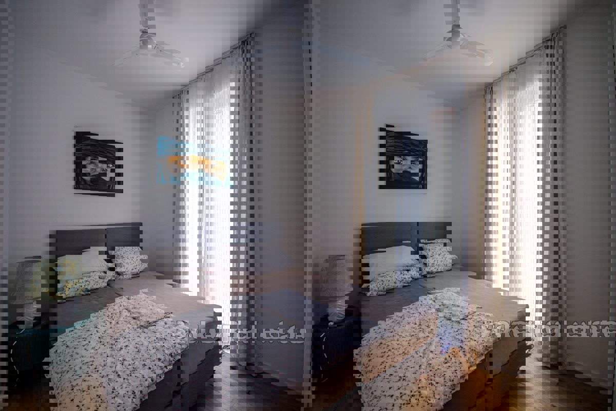 Villa con piscina, vicino al mare