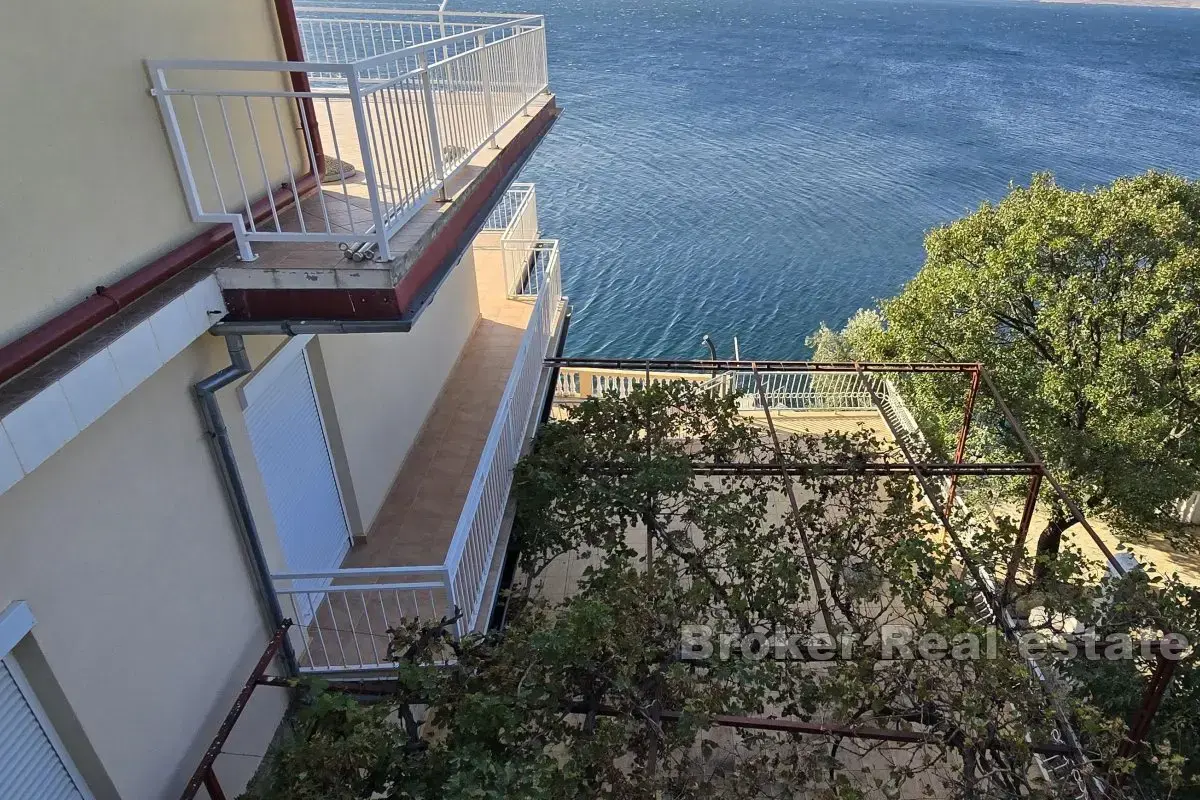 Casa con accesso privato al mare e spiaggia di cemento