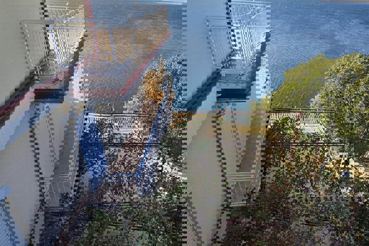 Casa con accesso privato al mare e spiaggia di cemento