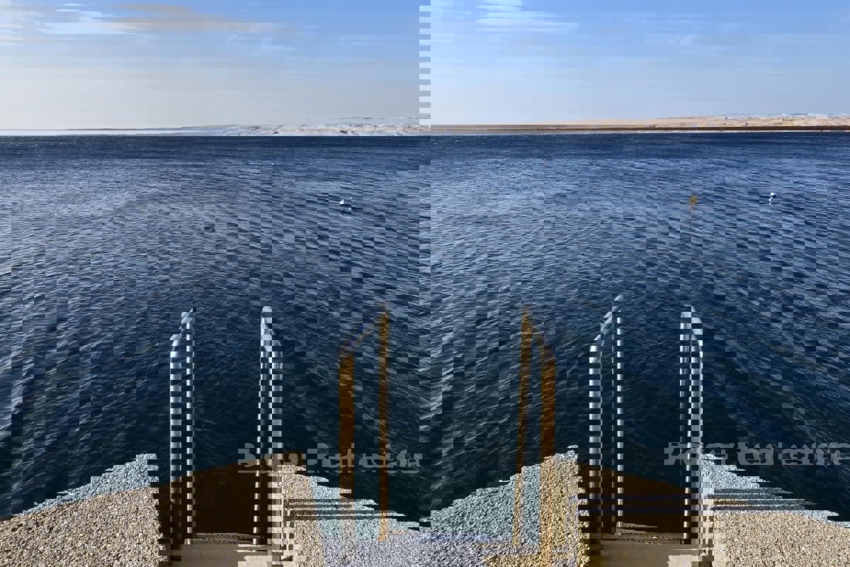 Casa con accesso privato al mare e spiaggia di cemento