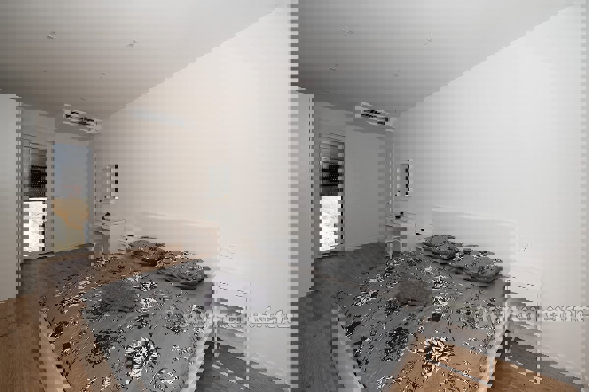 Villa con piscina e garage