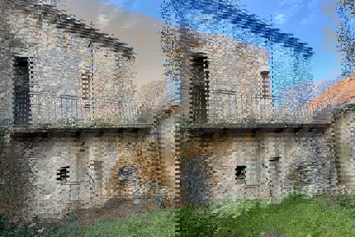 Casa in pietra in un'ottima posizione