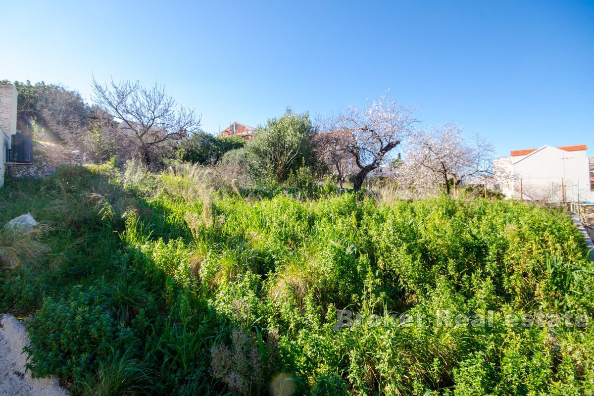 Terreno edificabile vicino al mare e al centro del paese