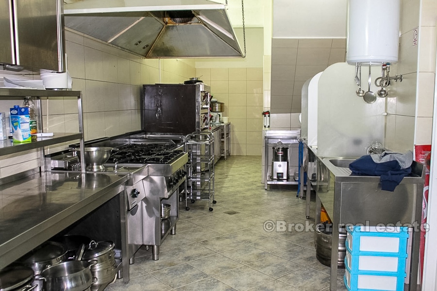 Pensione ristorante con vista mare, in vendita