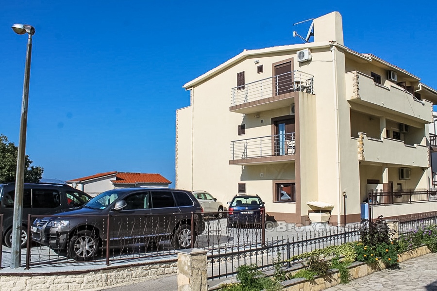 Pensione ristorante con vista mare, in vendita