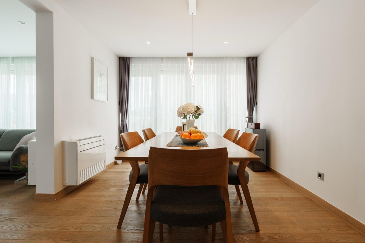 Lussuoso appartamento con tre camere da letto e vista mare