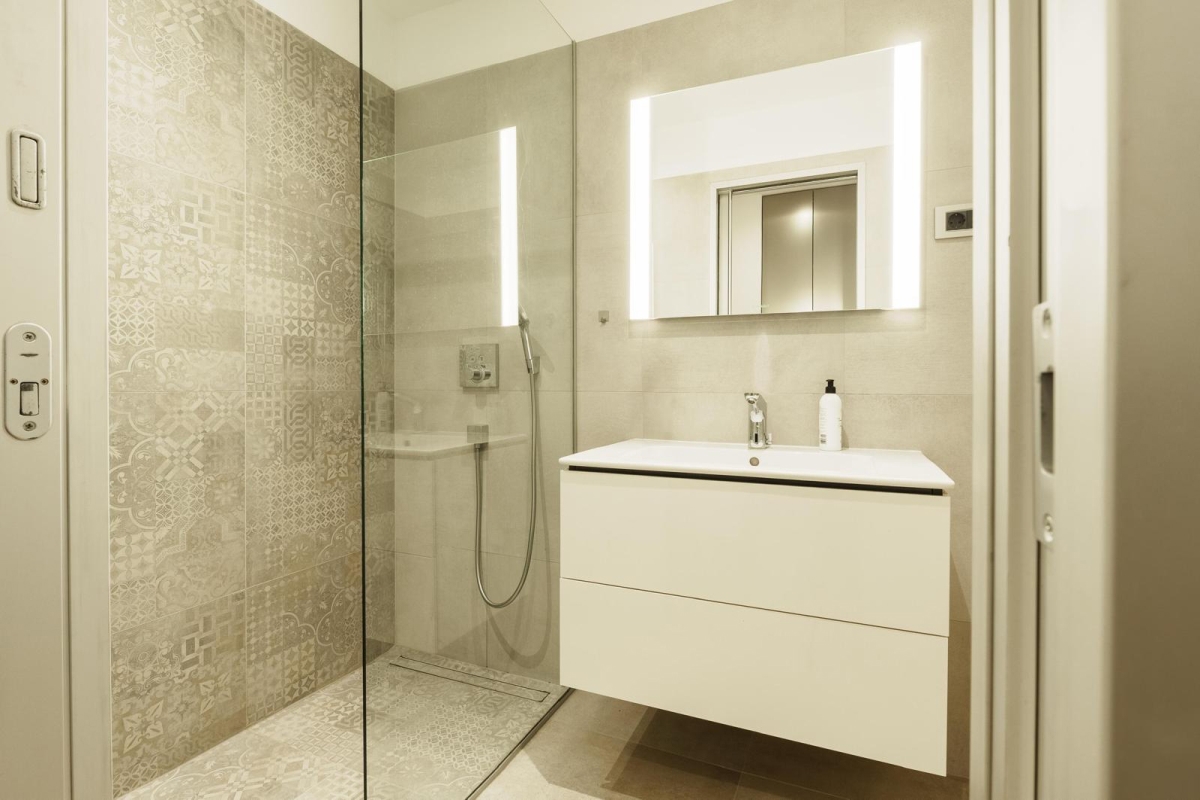 Lussuoso appartamento con tre camere da letto e vista mare