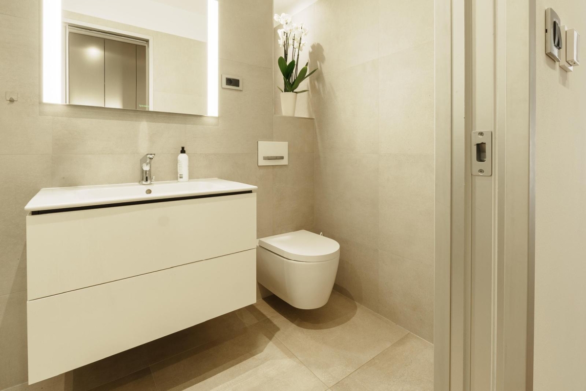 Lussuoso appartamento con tre camere da letto e vista mare