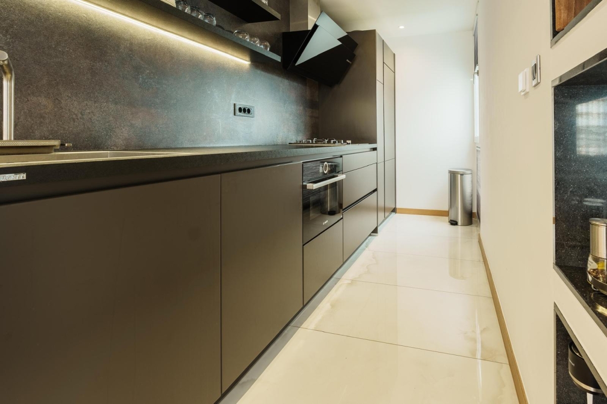 Lussuoso appartamento con tre camere da letto e vista mare